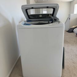 Frigidaire Washer & Dryer Set – Needs Maintenance