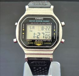 Vintage Casio G-Shock 200m 240 DW-5200 Digital Chrono Alarm 38mm Watch Works