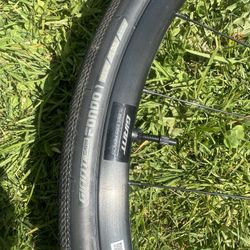 Giant 700c Disc Wheel Set 12mm Thru Axle