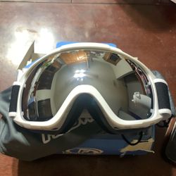 White Findway Ski Goggles 