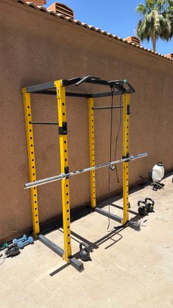 Squat rack with pulley system