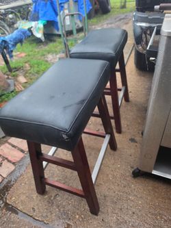 25 in in height bar stools or chairs.