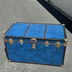 Vintage Trunk Chest Cool Blue