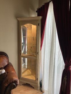 Corner Hutch