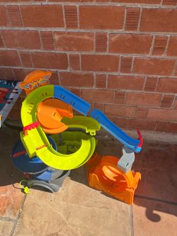 Hot Wheels Racing Toy Set
