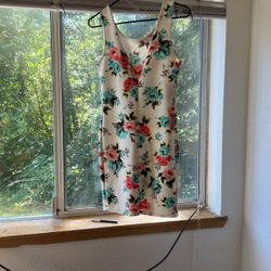 White Dress With Flowers, Size Medium 
