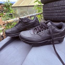 Nike Air Max 90 LTR  (triple black)  SIZE: 4.5y fits size 5.5-6women)