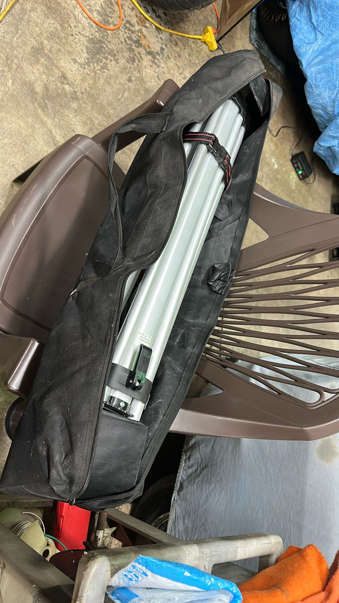 Tripod for satellite dish