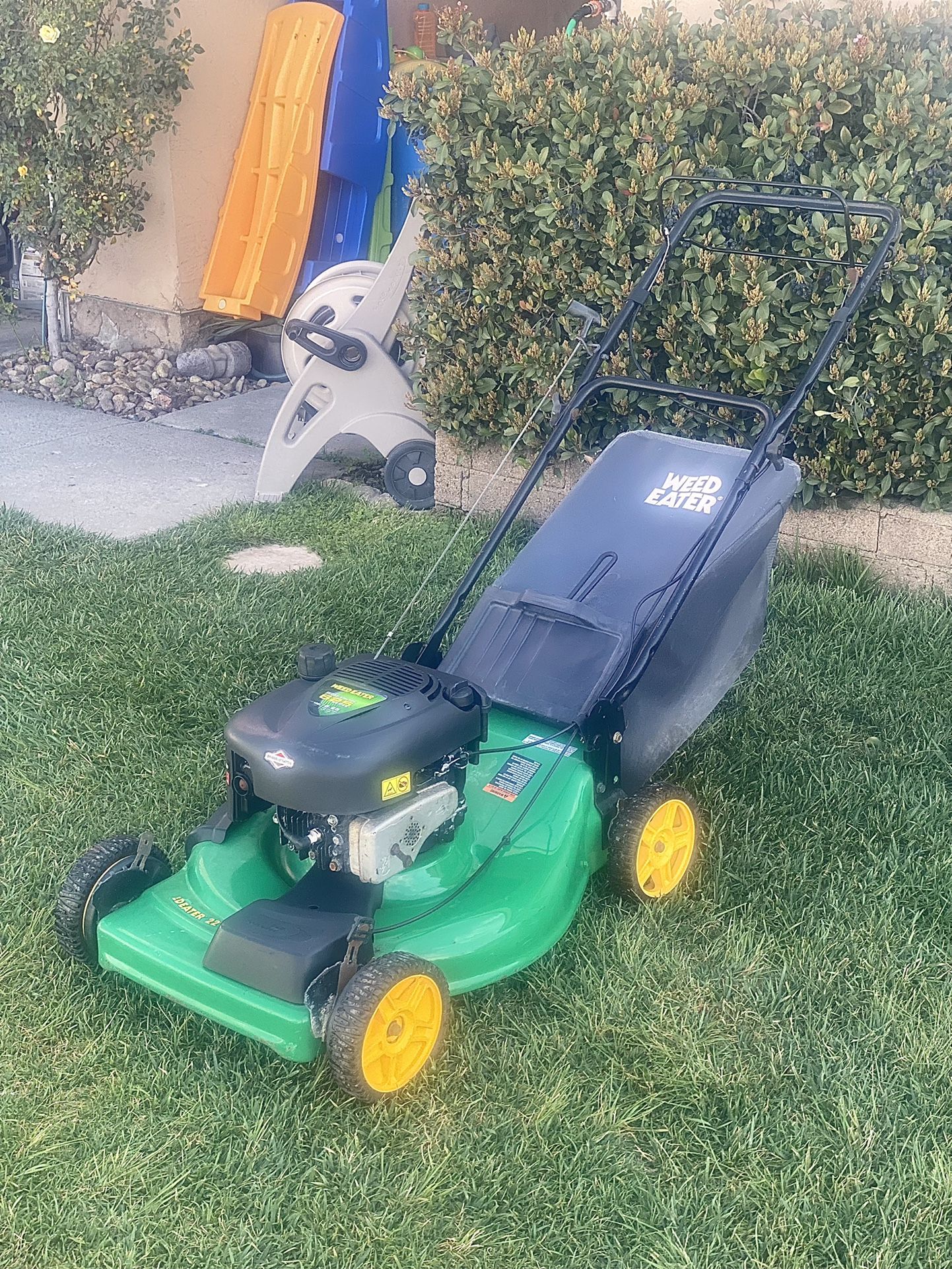 WEED EATER 22” FRONT WHEEL SELF PROPELLED LAWN MOWER