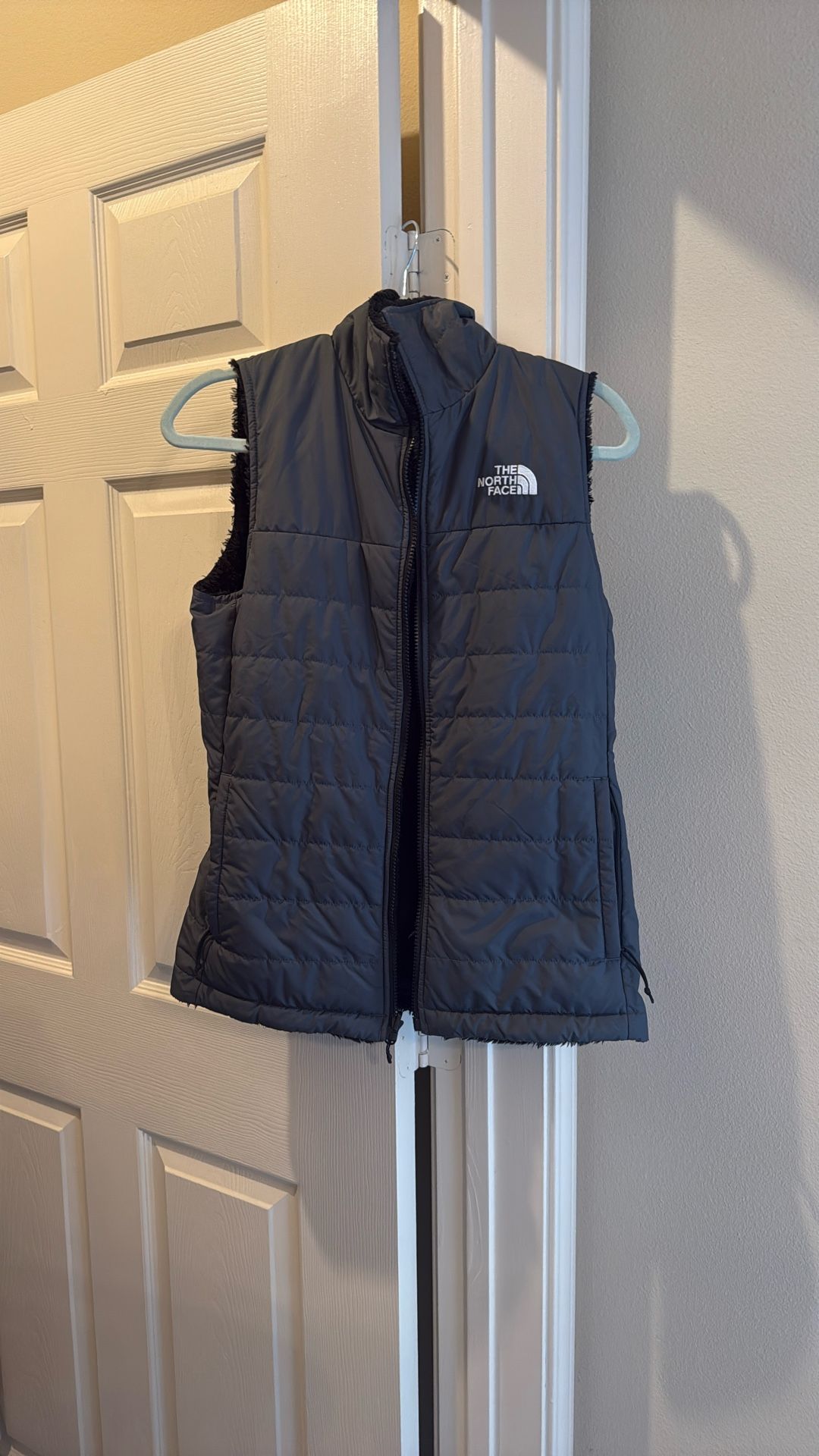 The North Face Women’s Reversible Insulated Vest Size Small Winter Outerwear