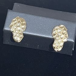 Gold earrings