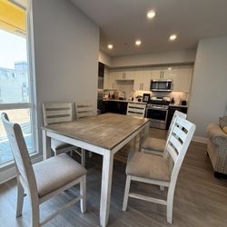 Beautiful 6-Person Farmhouse Dining Set – Great Condition!