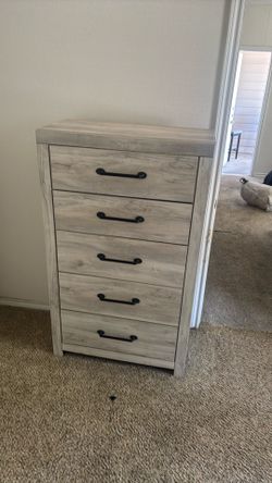5 drawer dresser barely used