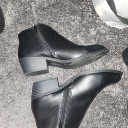 Arizona Jean Co. Size 8.5 Low Heeled Boots