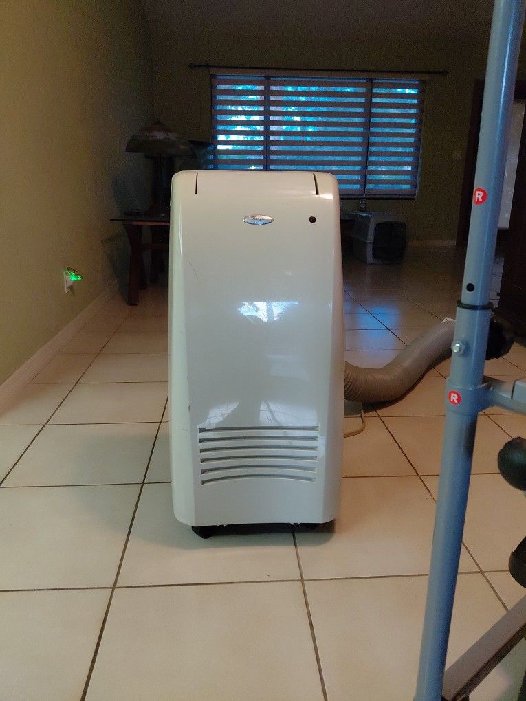 Whirlpool ACPE102PS
10,000 BTU Portable Room Air Conditioner with 4,750 BTU Heating, Electronic Controls with Room Temperature Display