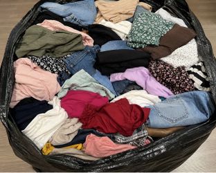 Wholesale Clothing Bundle – 15 Pieces