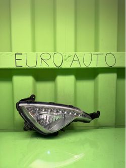 2013 2014 2015 2016 2017 HYUNDAI GENESIS COUPE Right Passenger Side Fog Light OEM 922022M540