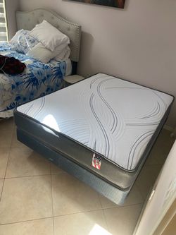 Full mattress with box spring (2pc set - new)