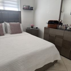 Queen Bedroom Set 
