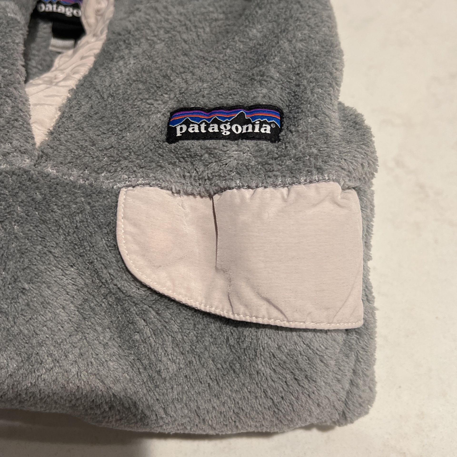 Patagonia: Women’s Classic grey, fleece pullover, Size M
