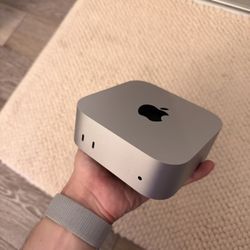 Mac Mini M4 w/ Magic Keyboard & Magic Trackpad