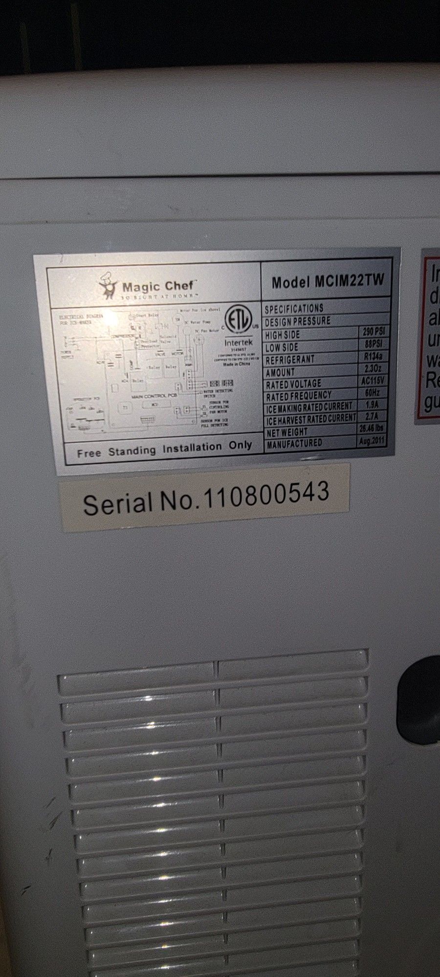 magic chef portable ice maker MCIM22TW for Sale in Corona, CA OfferUp