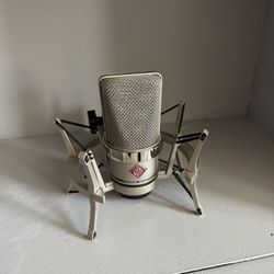 NEUMANN TLM-102 STUDIO MICROPHONE 🎙️ 