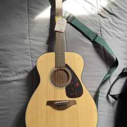 Barely Used Small Guitar  Yamaha FS 800  Acoustic Guitar
