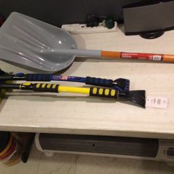 2..Snow brush + 31” scoop shovel