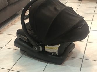 Maxi cosi car seat. With base & adapters. To clip on stroller. Had it o a black quinny stroller. $30 car seat & adapters. For stroller & base. For