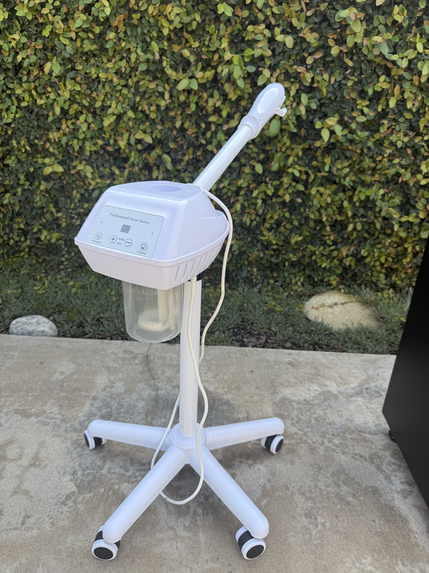 Professional Facial Steamer – Rolling Base, Works Great