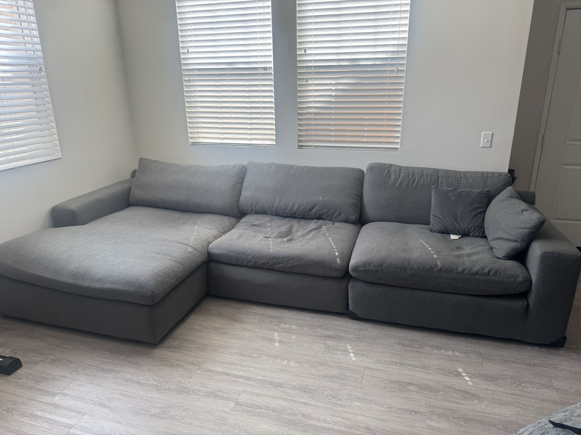 Grey sectional couch for Sale $300 OBO