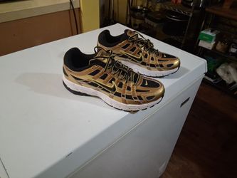 Men's nike p 6000 size 9 brand new black gold