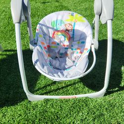 ActivitySwings
Shop all Bright Starts
Bright Starts Playful Paradise Portable Compact Baby Swing - Unisex - Green