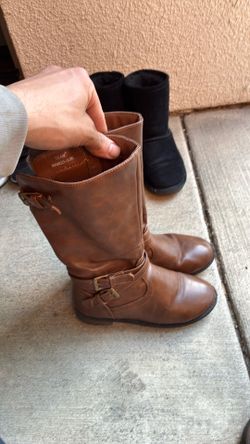 Boots size 4