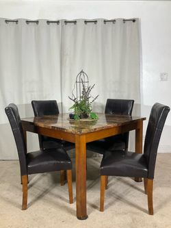 Ashley Furniture Faux-Marble Dining Table With 4 Chairs Mesa Comedor y 4 Sillas
