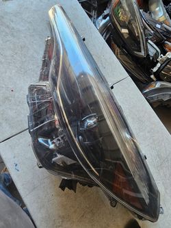 Toyota corolla cross left Headlight oem