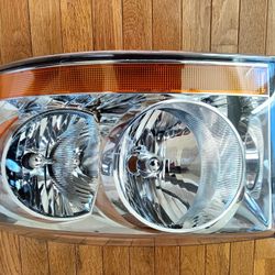 06 Dodge Ram Headlight 