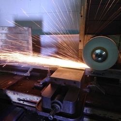 Blade sharpening grinder machine