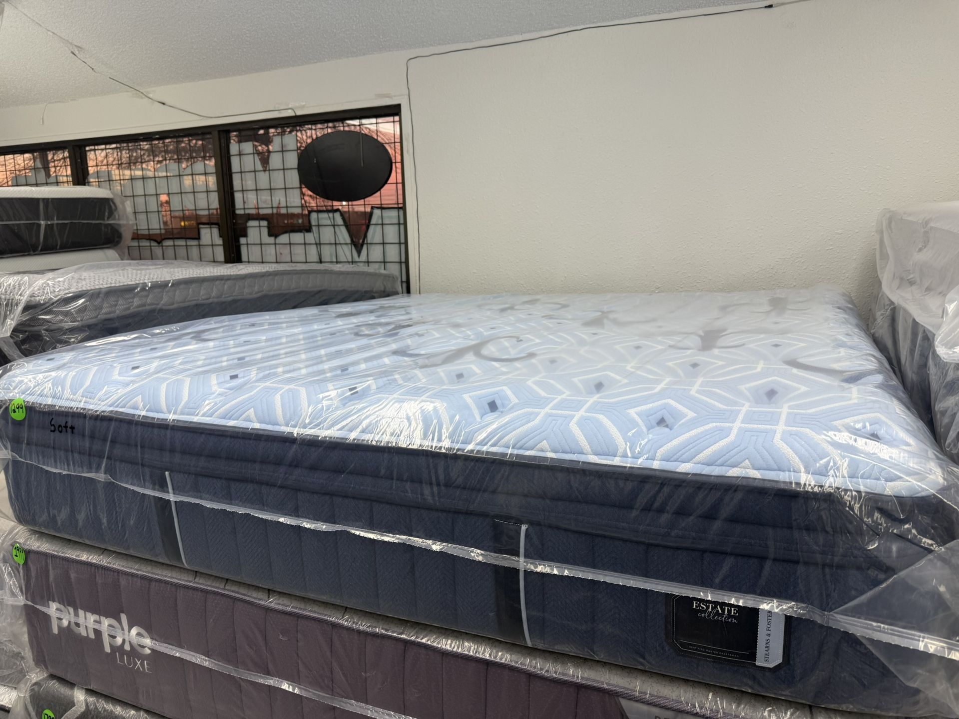 KING SIZE STEARNS & FOSTER ESTATE (SOFT) PILLOW TOP MATTRESS & BOX SPRINGS BED SET