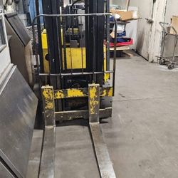 Forklift 