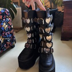 Demonia Swing-230 Size 9