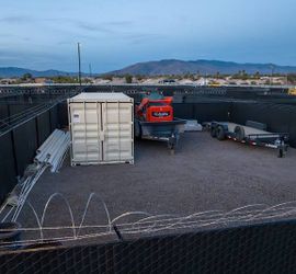 Se Renta Una Yarda Para Negocio 