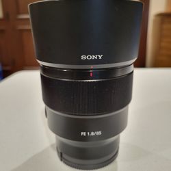 Sony FE 85mm f/1.8 Lens + B+W F-Pro 67mm Filter + Hood 