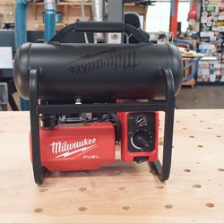 Milwaukee Air Compressor M18