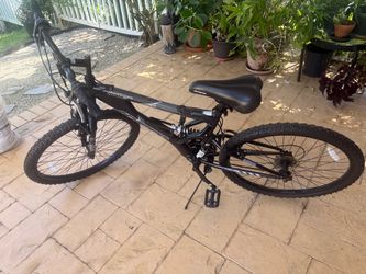 Black Hyper Mountain Bike