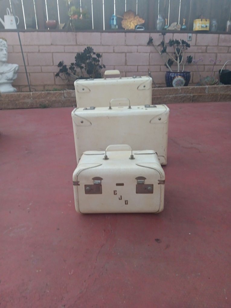 Set Of 3 Vintage (VOGUE) suitcases