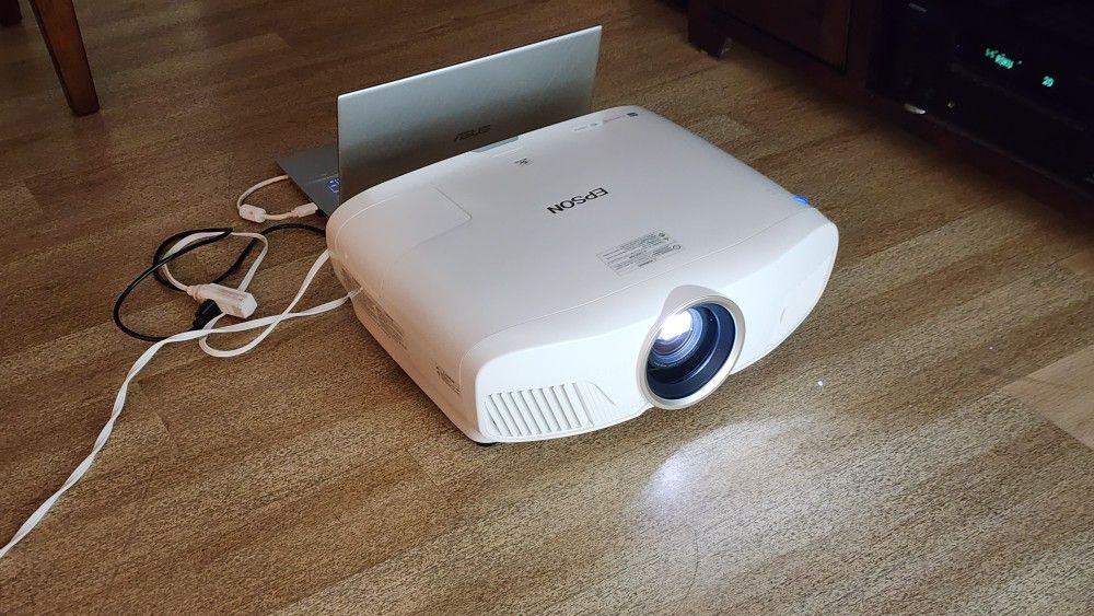 4k EPSON projector w/0 hours 