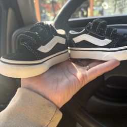 Toddler Shoes Vans Classic Velcro Black And White $10