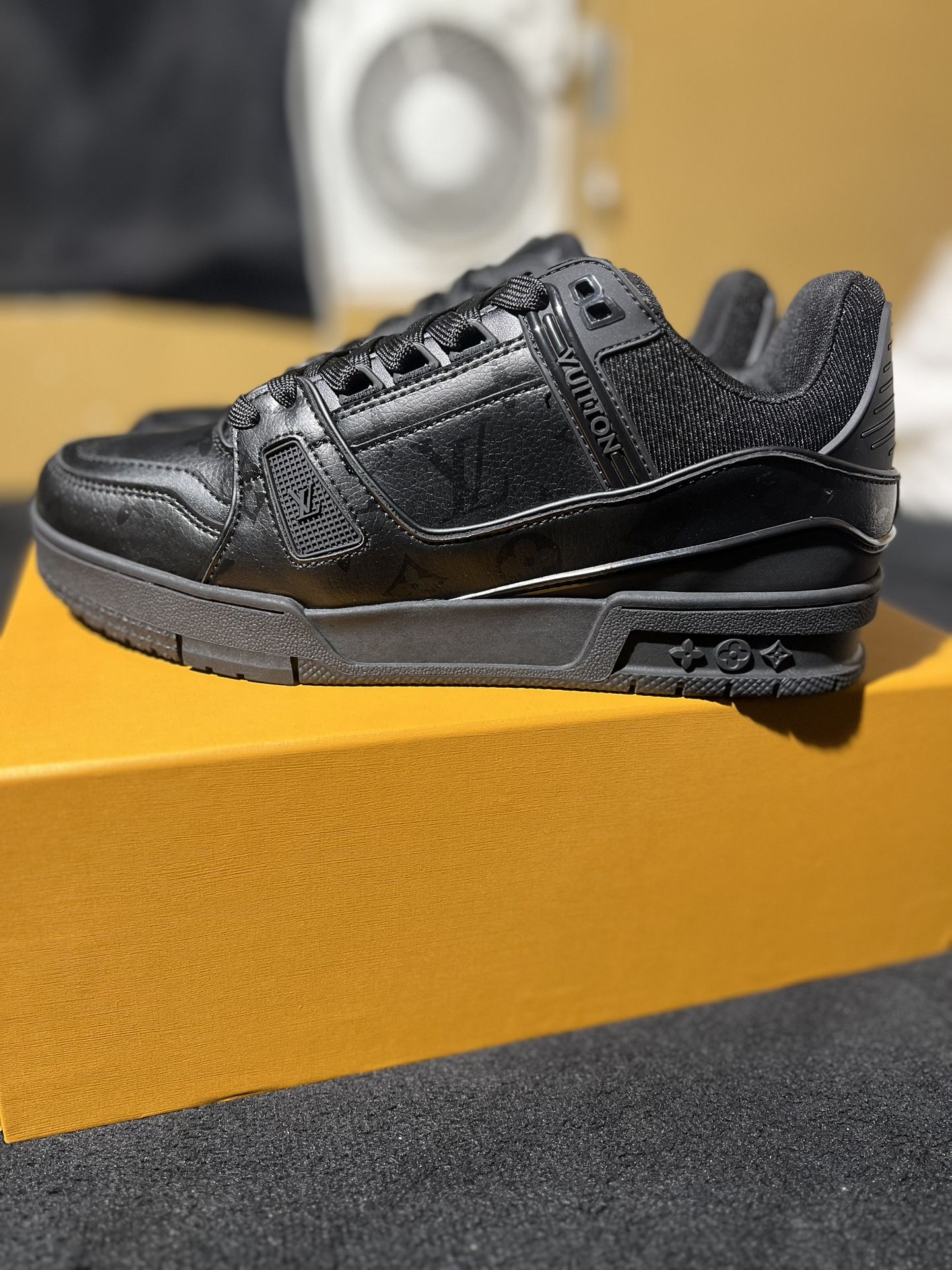 Mens black monochrome Lv trainers 